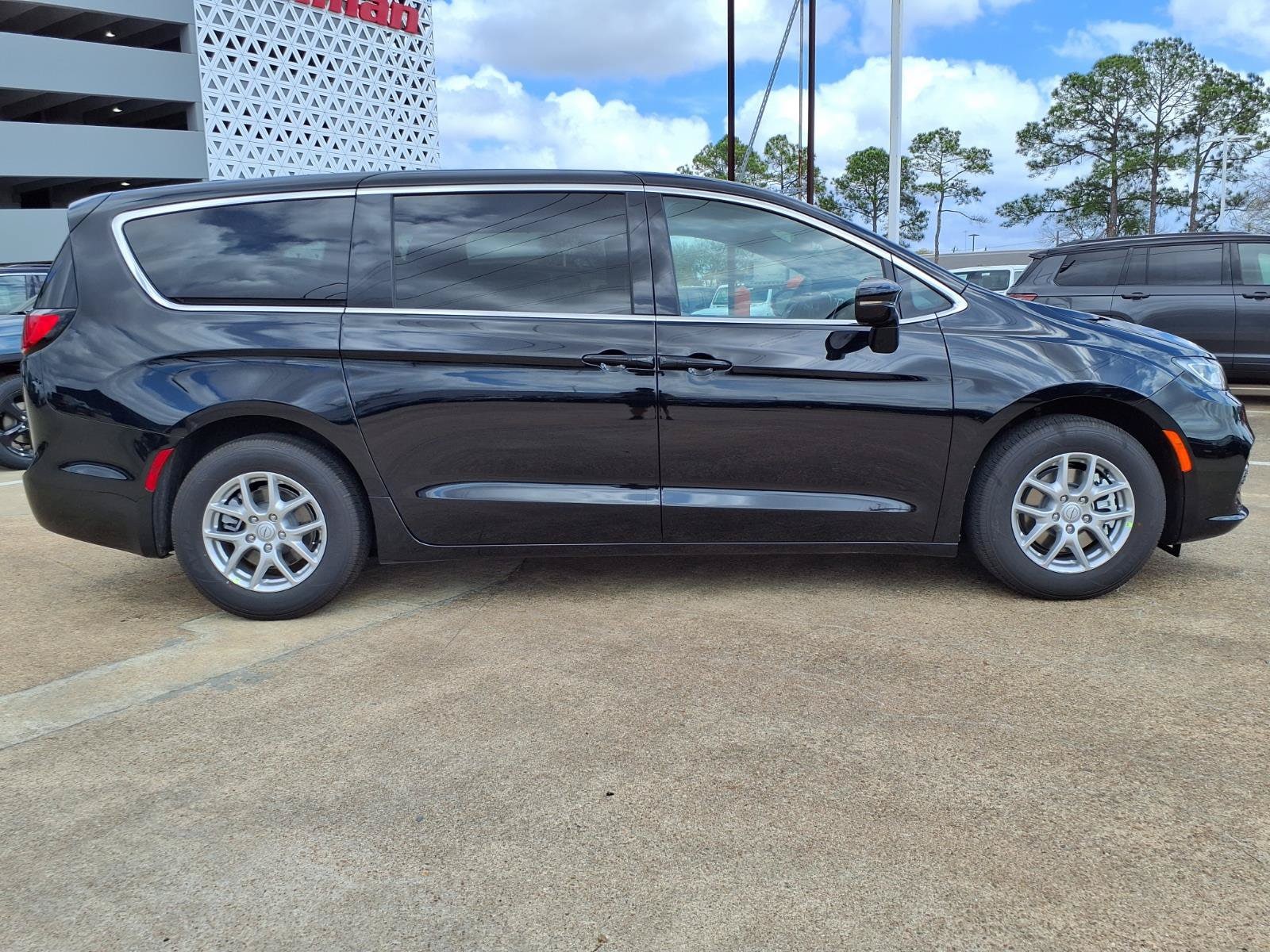2026 Chrysler Pacifica Select - Photo 22