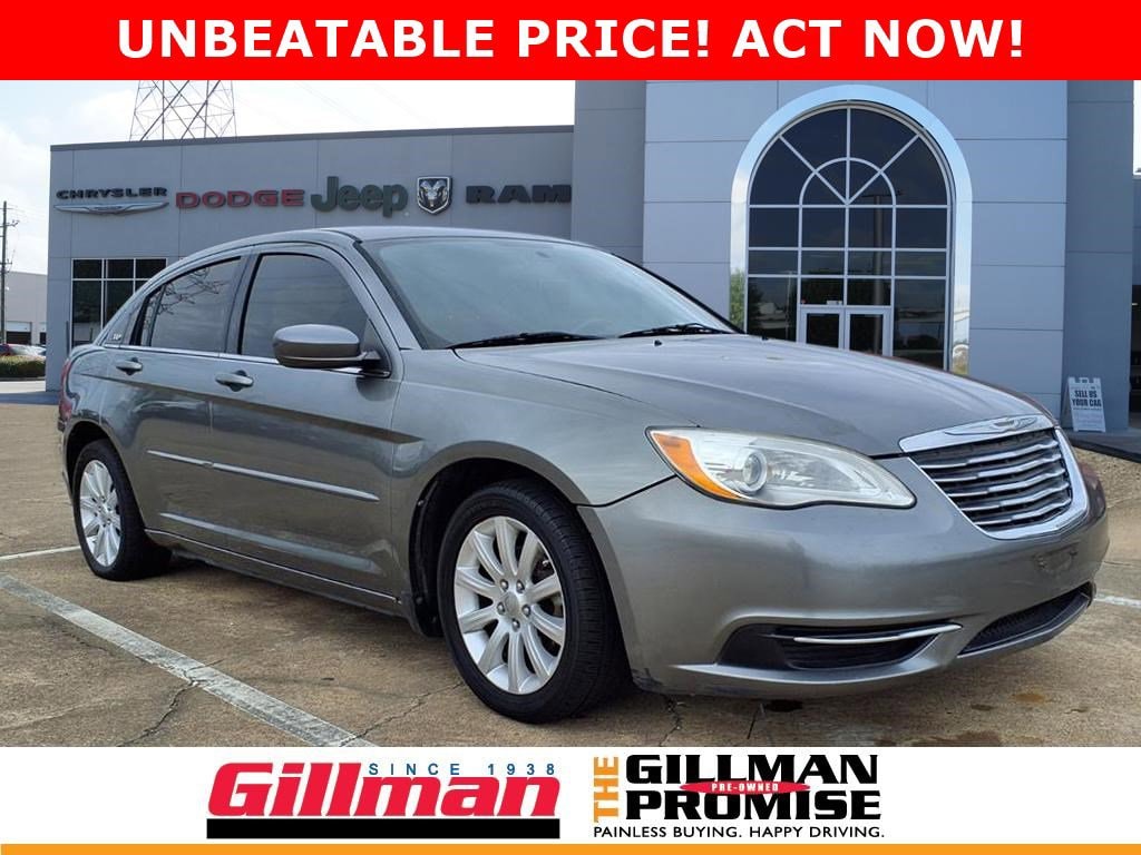 2013 Chrysler 200 Touring's photo