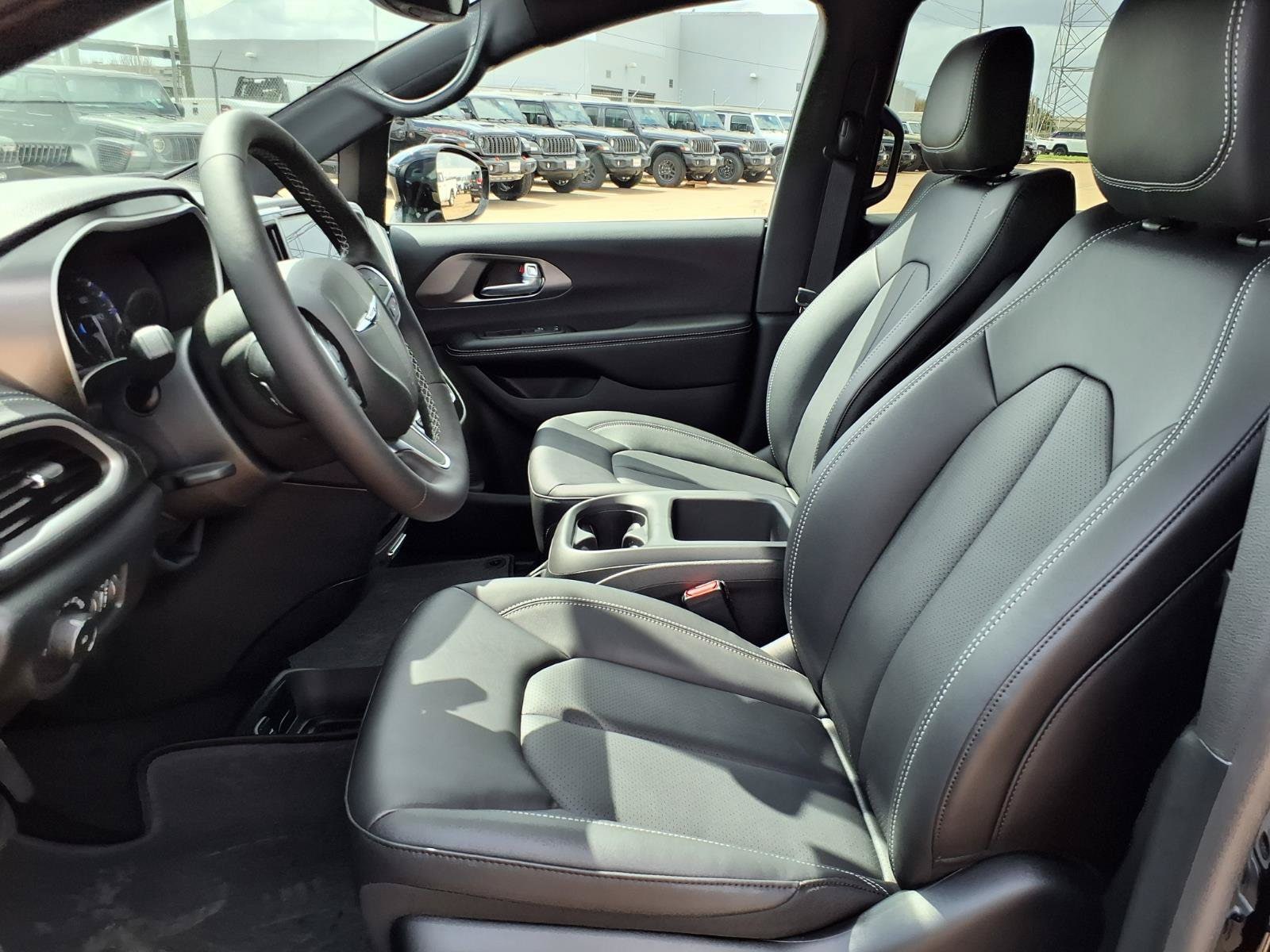 2026 Chrysler Pacifica Select - Photo 13