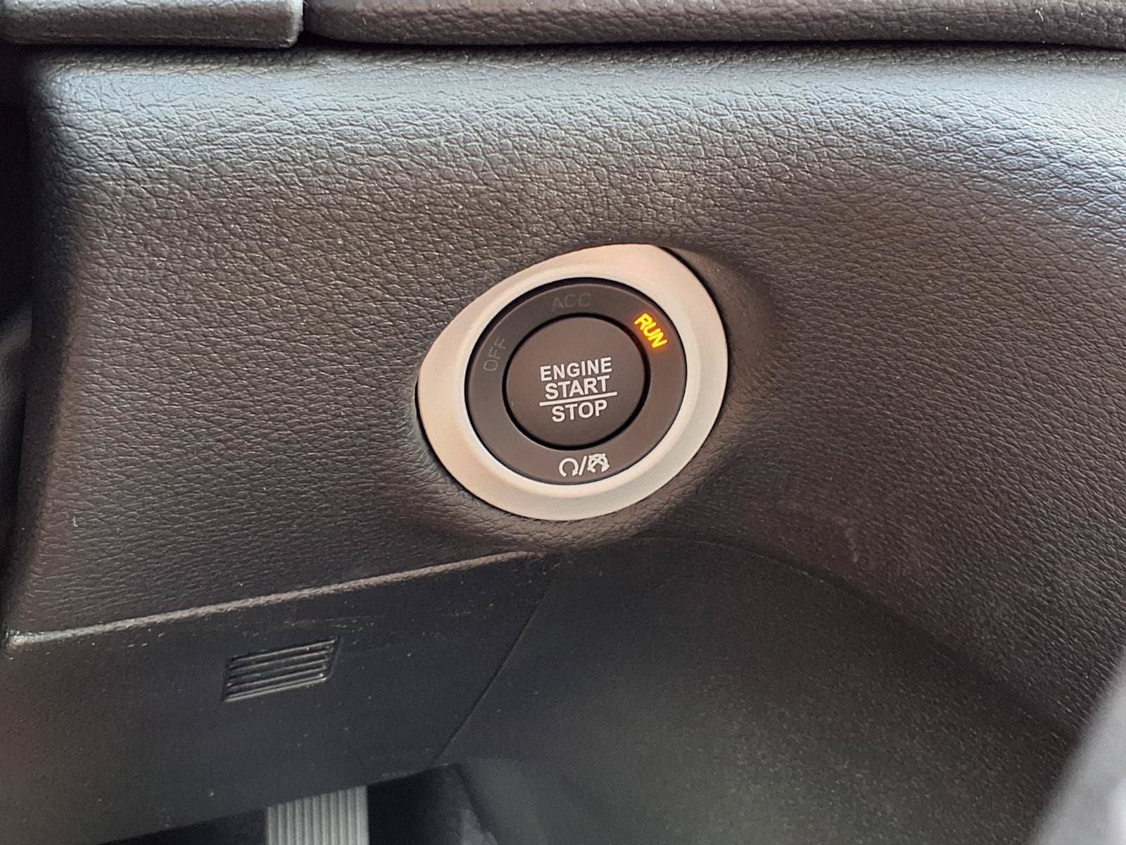 2026 Chrysler Pacifica Select - Photo 10