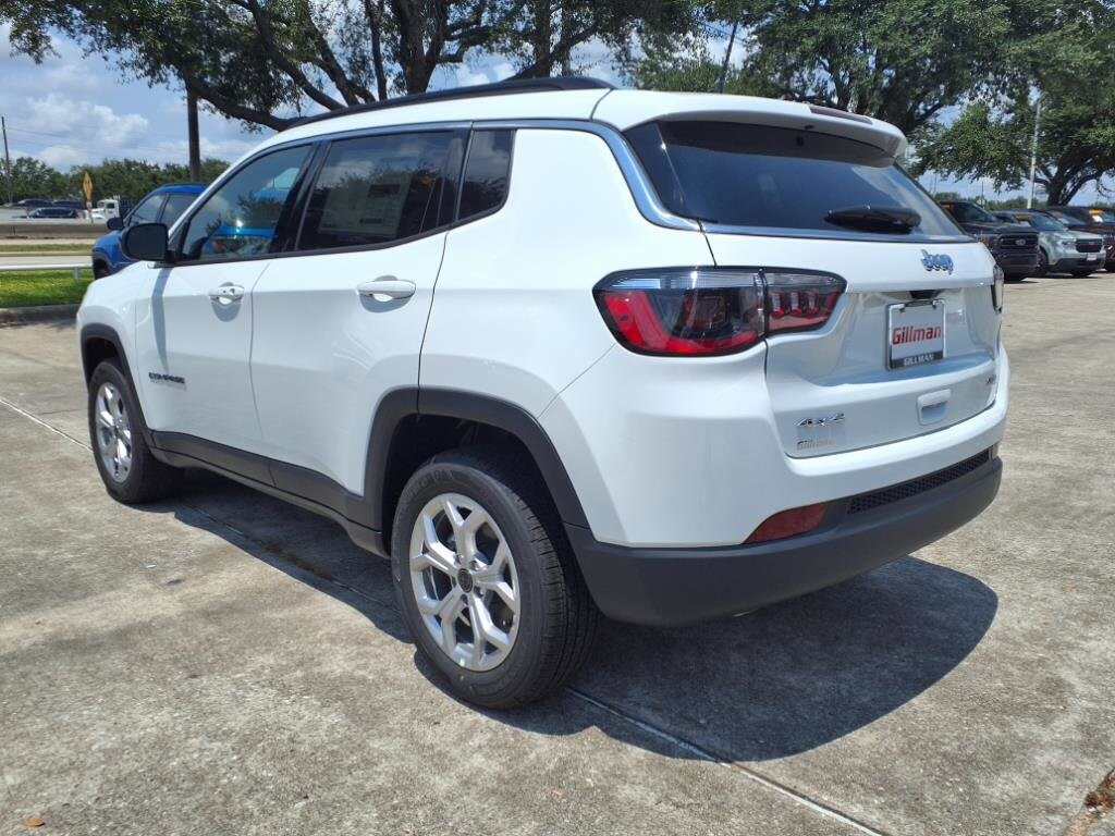 2025 Jeep Compass Latitude photo 2