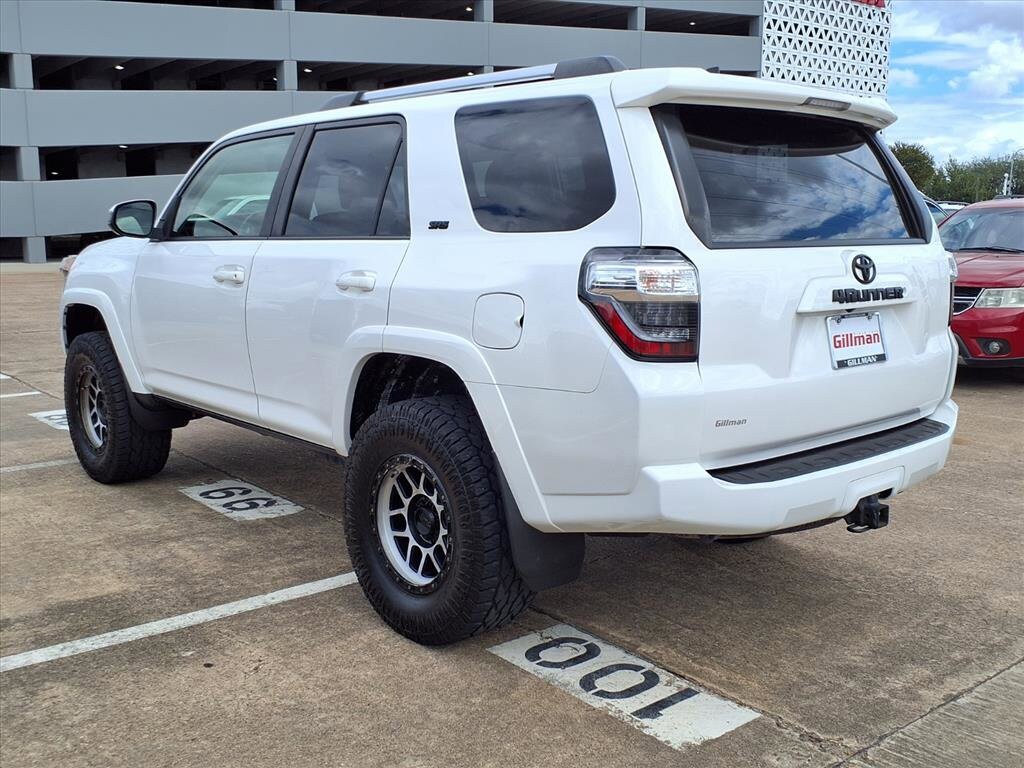 2019 Toyota 4Runner SR5 photo 3