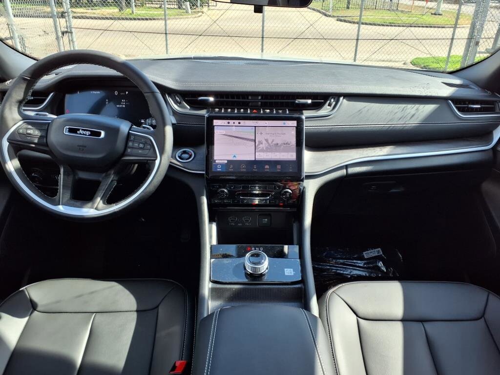 2025 Jeep Grand Cherokee Limited photo 3