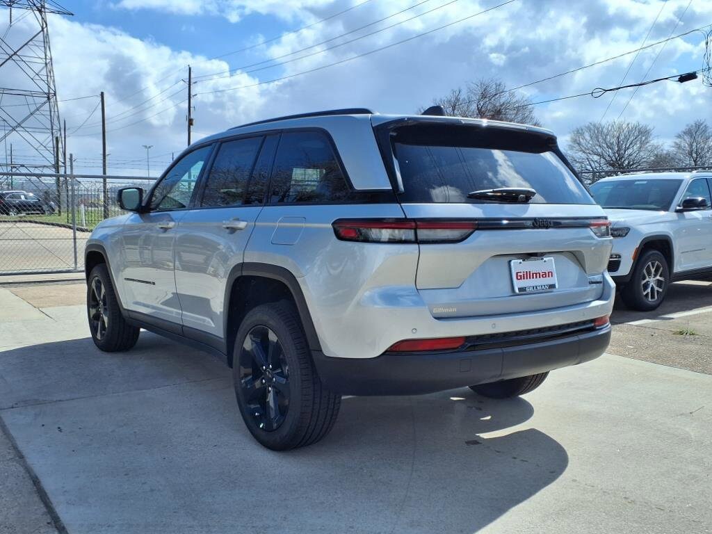 2025 Jeep Grand Cherokee Limited photo 2