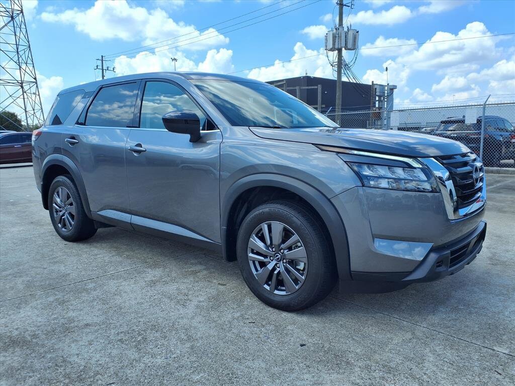 2023 Nissan Pathfinder S photo 2