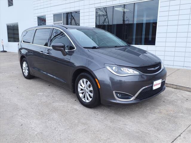 Used 2018 Chrysler Pacifica Touring Plus with VIN 2C4RC1FG3JR279945 for sale in Houston, TX