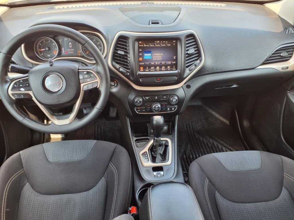 2015 Jeep Cherokee Latitude photo 4