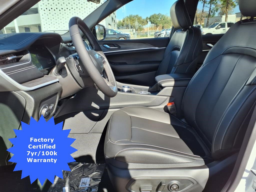 2025 Jeep Grand Cherokee Limited photo 4