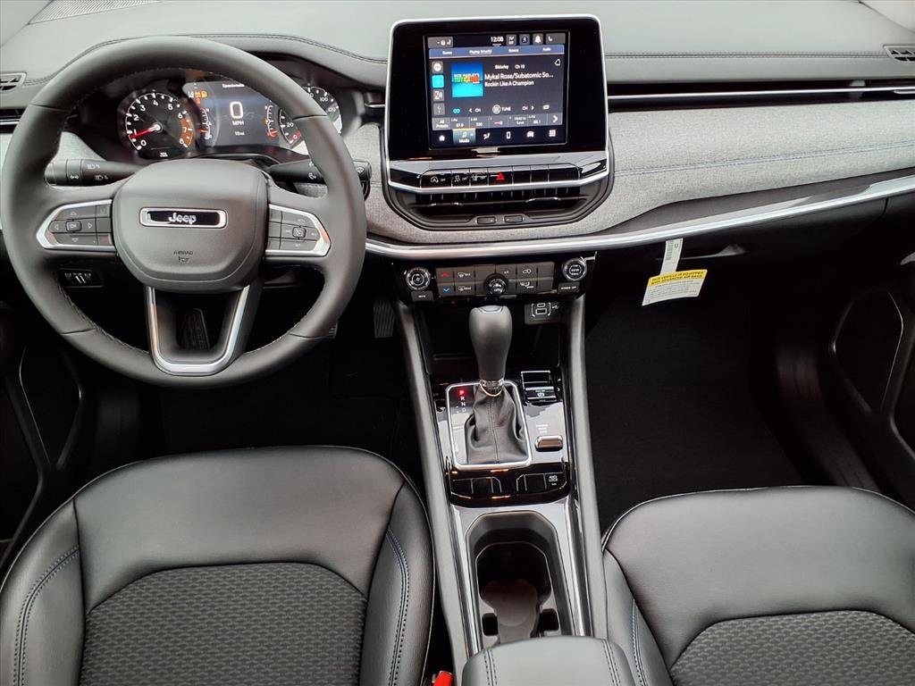 2026 Jeep Compass Latitude photo 2