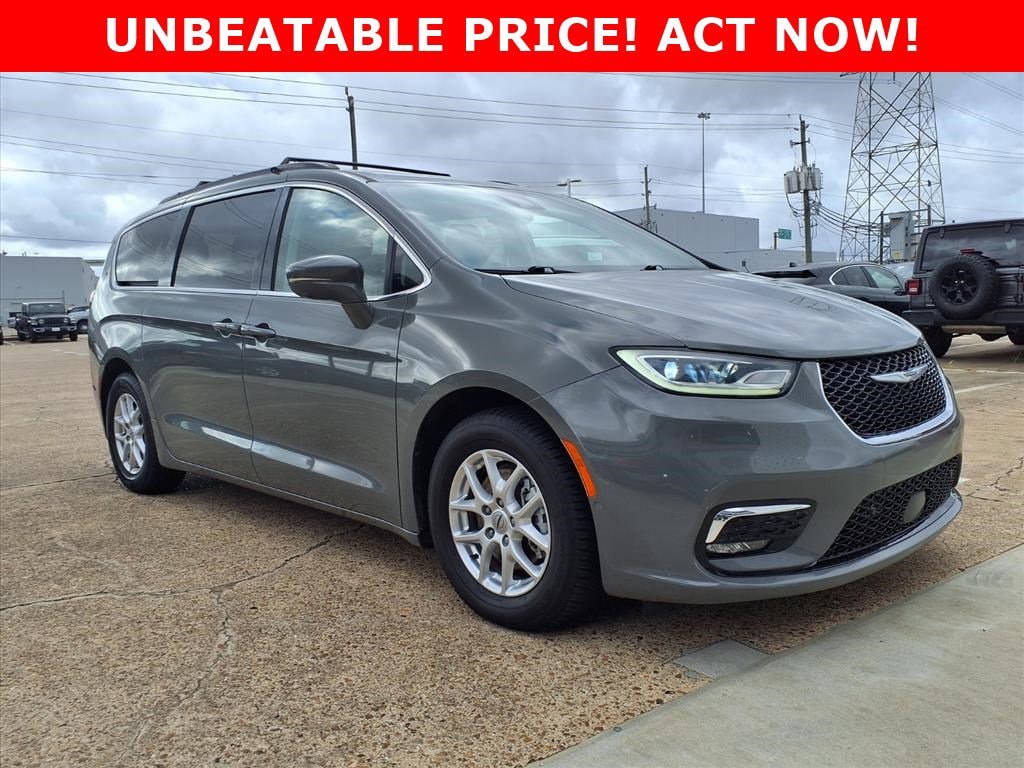 2022 Chrysler Pacifica Touring L's photo