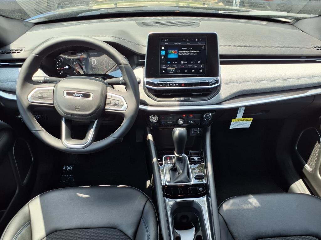 2025 Jeep Compass Latitude photo 2