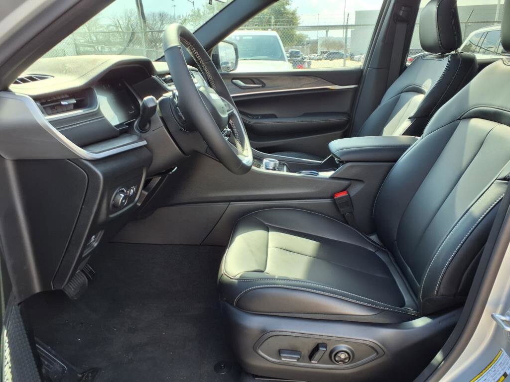 2025 Jeep Grand Cherokee Limited photo 4