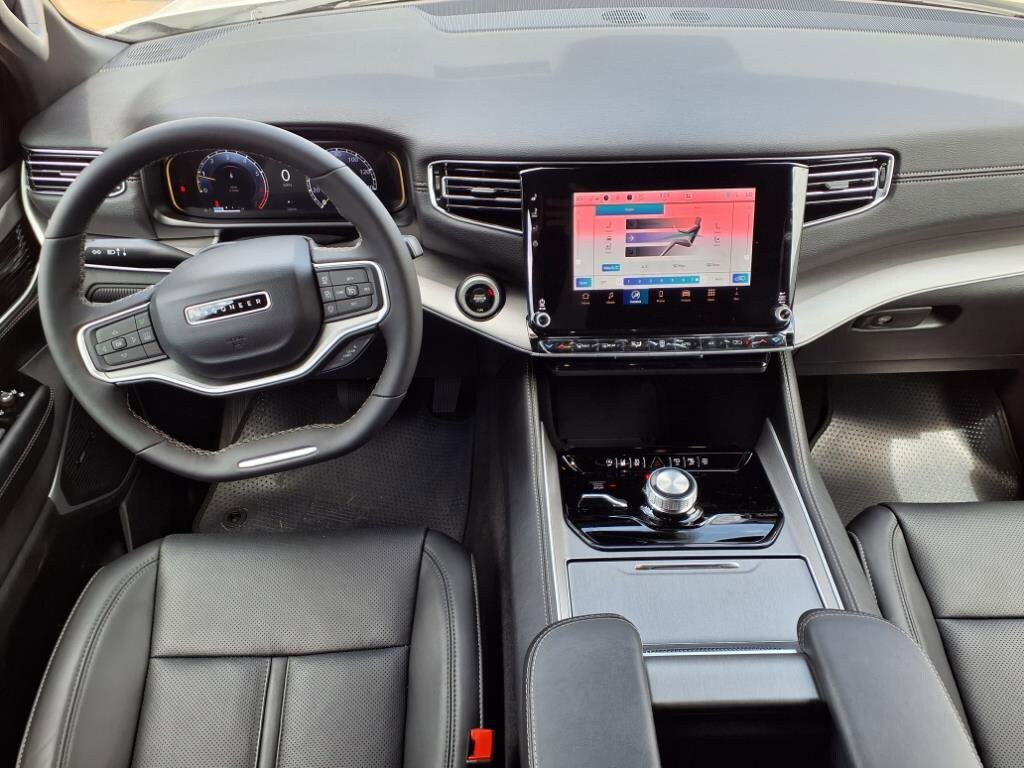 2025 Jeep Wagoneer Base photo 3