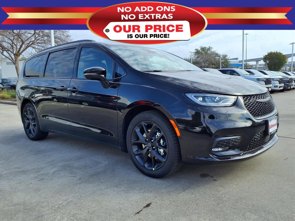 2026 Chrysler Pacifica Select's photo