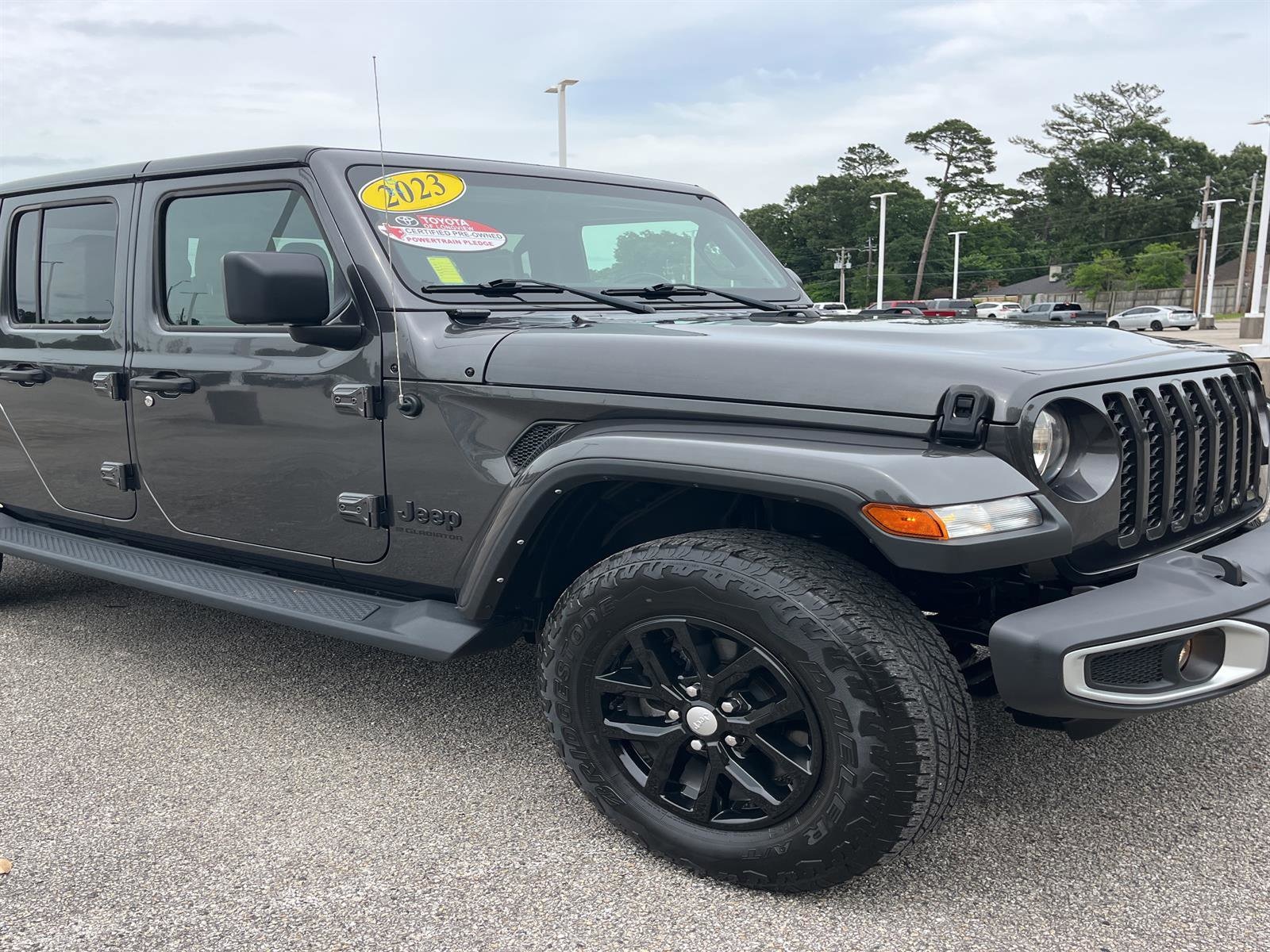 2023 Jeep Gladiator Sport S's photo