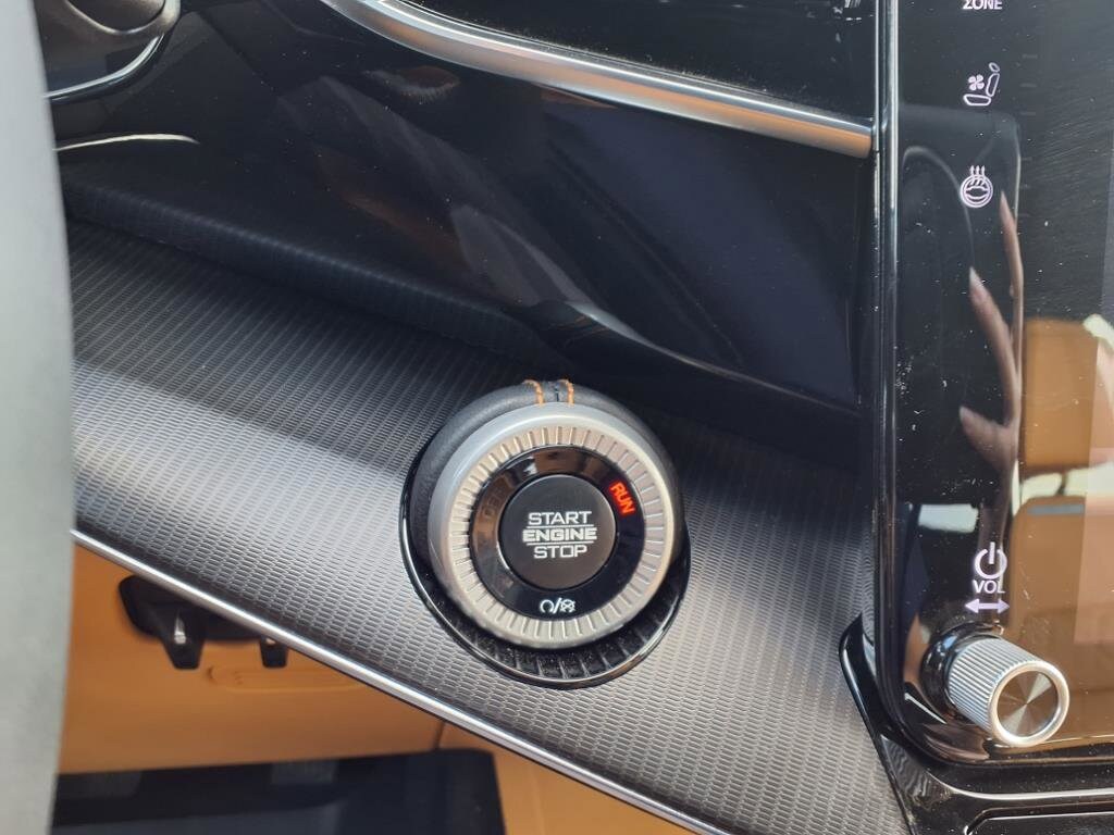2025 Jeep Grand Wagoneer III photo 4
