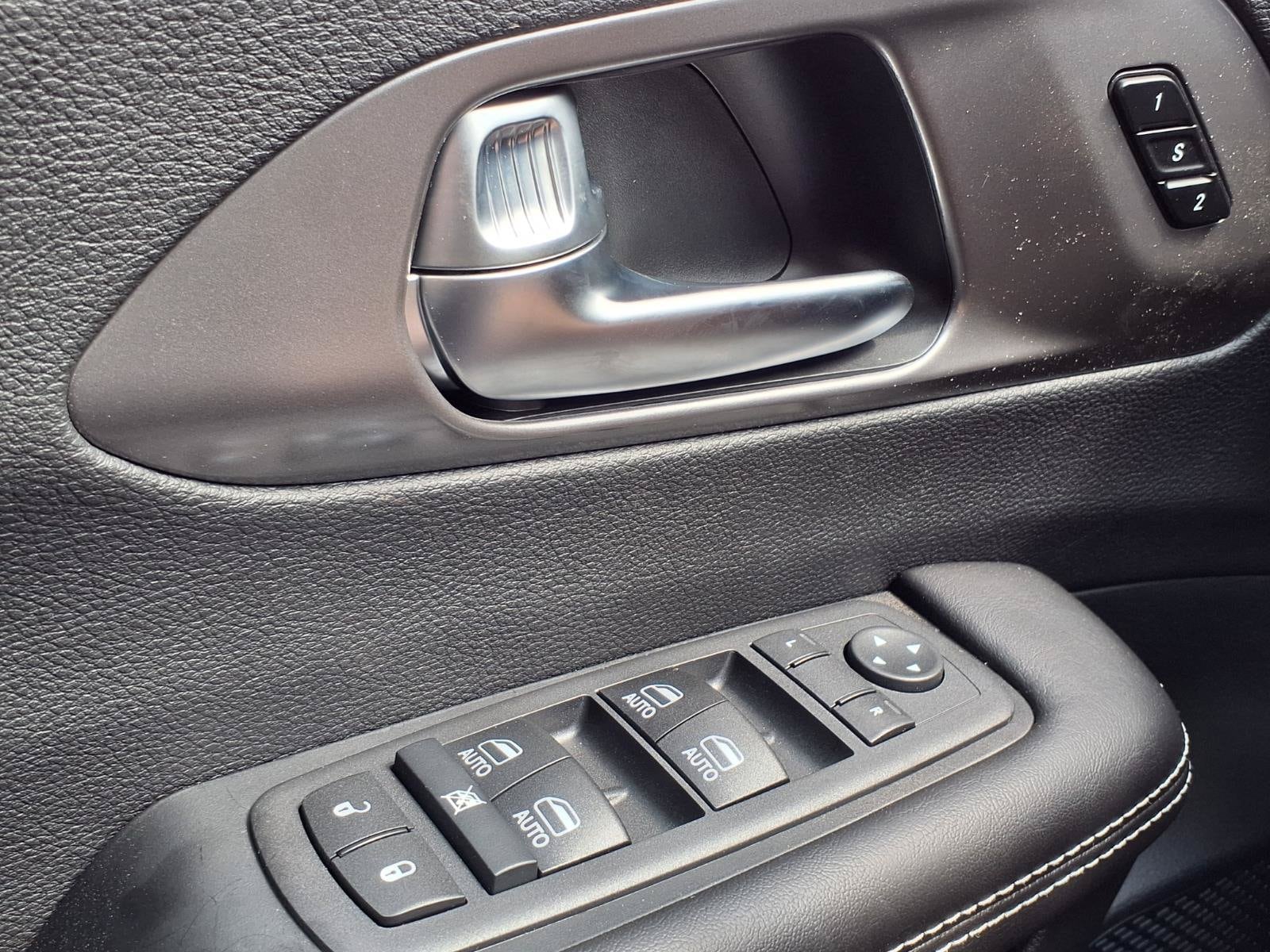 2026 Chrysler Pacifica Select - Photo 9