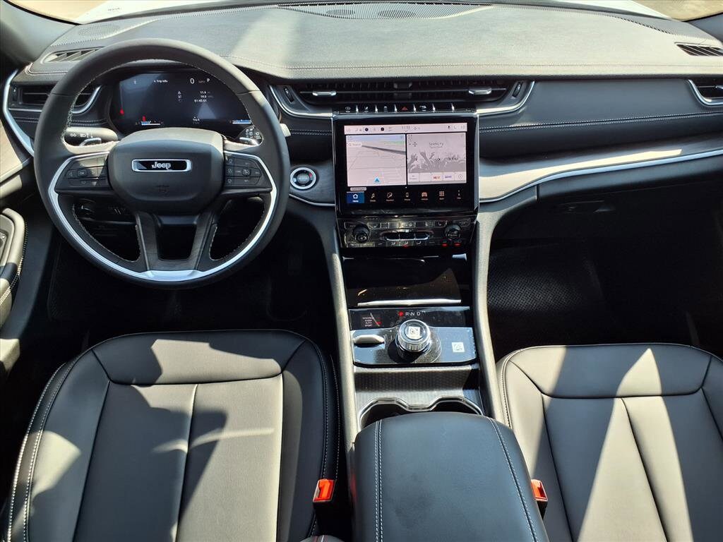 2025 Jeep Grand Cherokee Limited photo 2