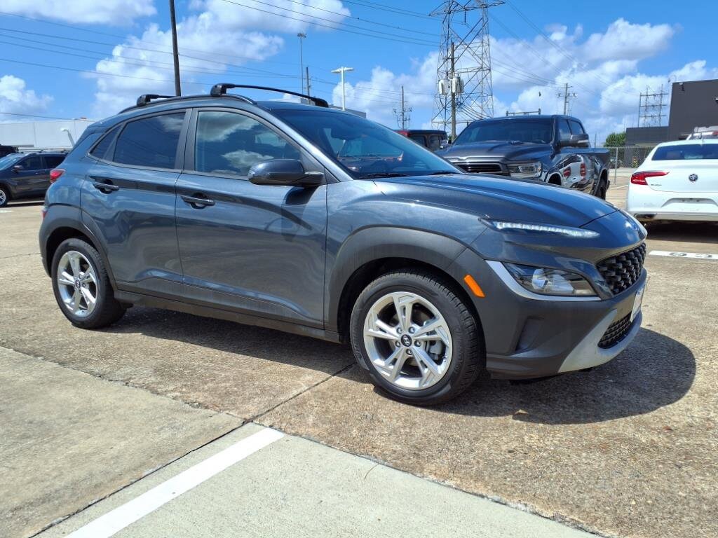 2022 Hyundai Kona SEL photo 2