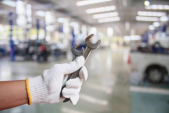 Mechanic_Holding_Wrench_2.jpg