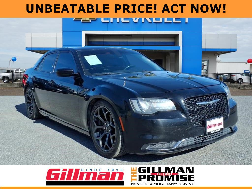 2018 Chrysler 300 Touring's photo