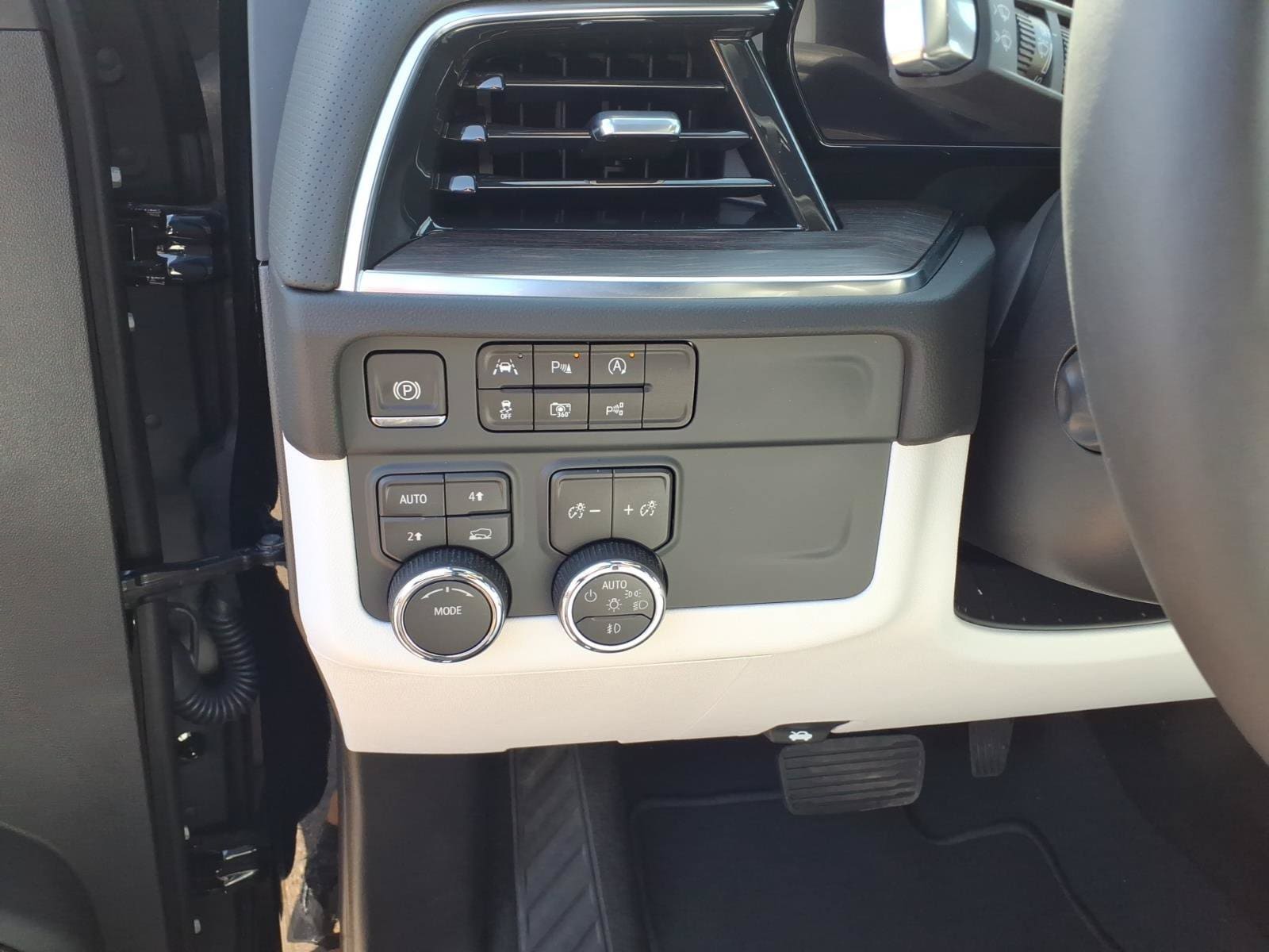 2026 Chevrolet Tahoe Premier - Photo 11