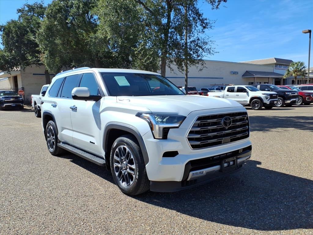 2024 Toyota Sequoia SR5 photo 3