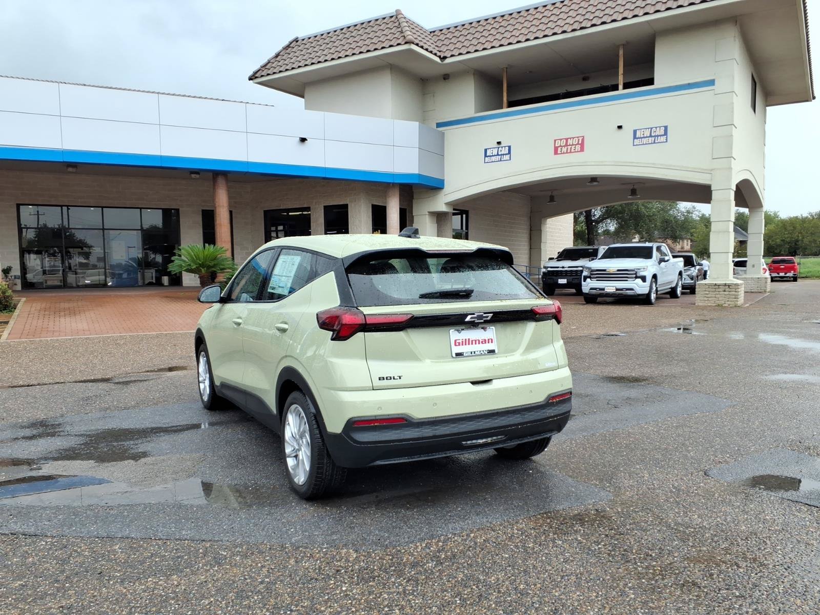 2027 Chevrolet Bolt LT - Photo 6