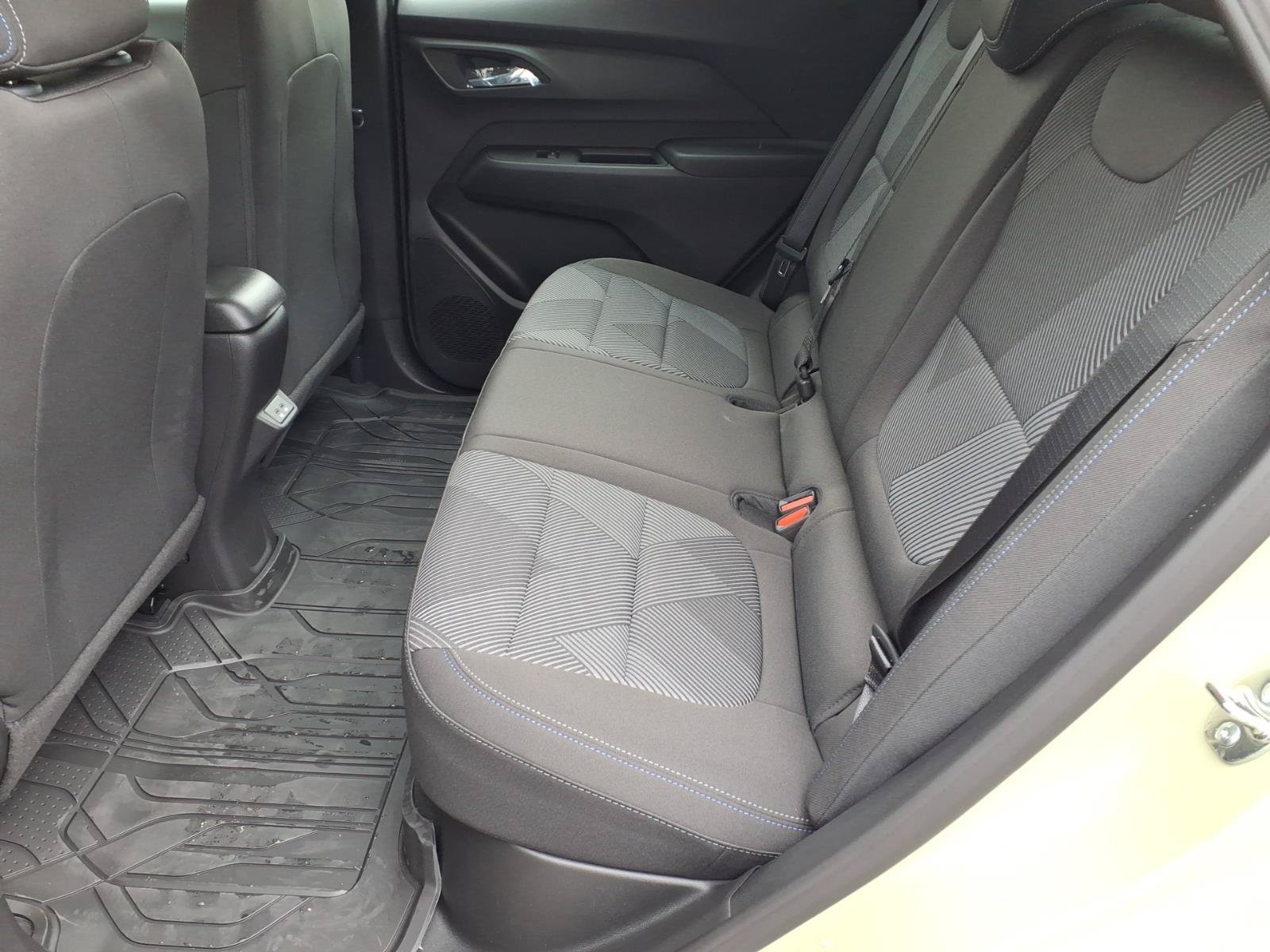 2027 Chevrolet Bolt LT - Photo 18