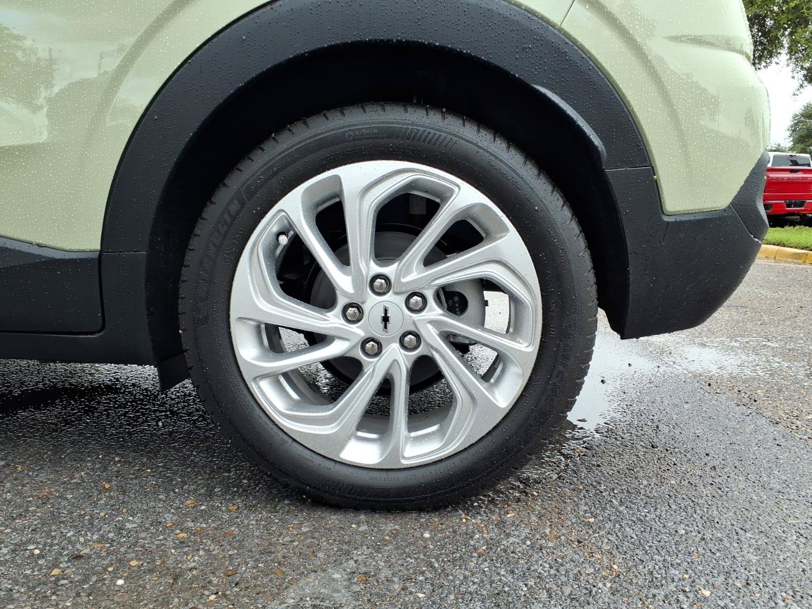 2027 Chevrolet Bolt LT - Photo 19