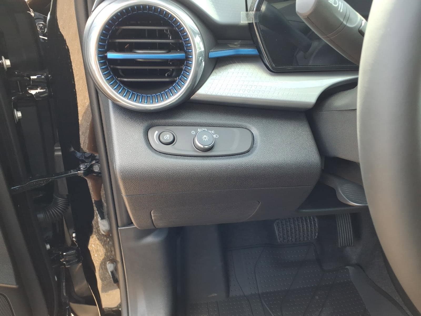 2026 Chevrolet Trax LT - Photo 11