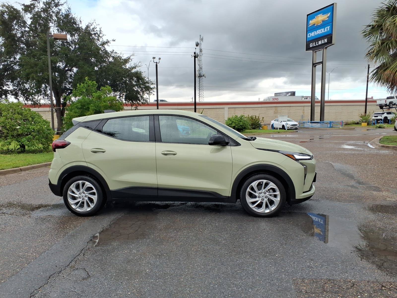2027 Chevrolet Bolt LT - Photo 9