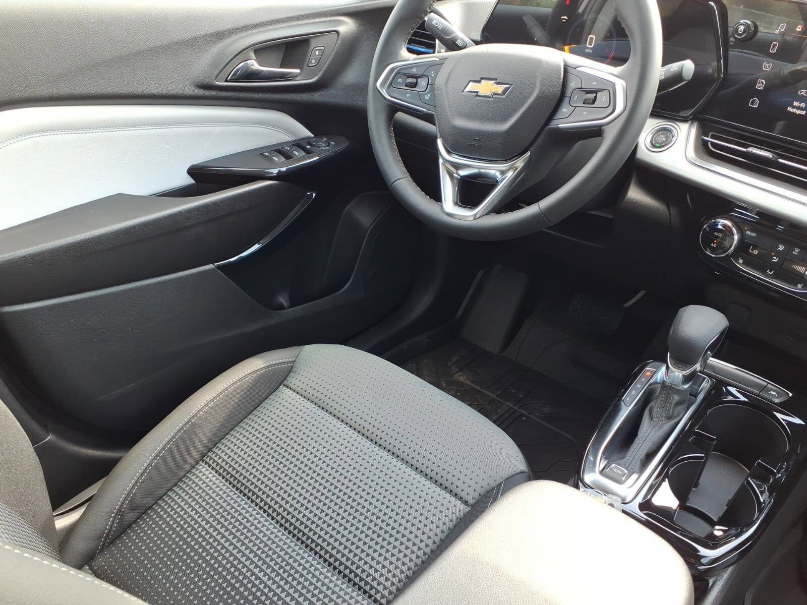 2026 Chevrolet Trax LT - Photo 14