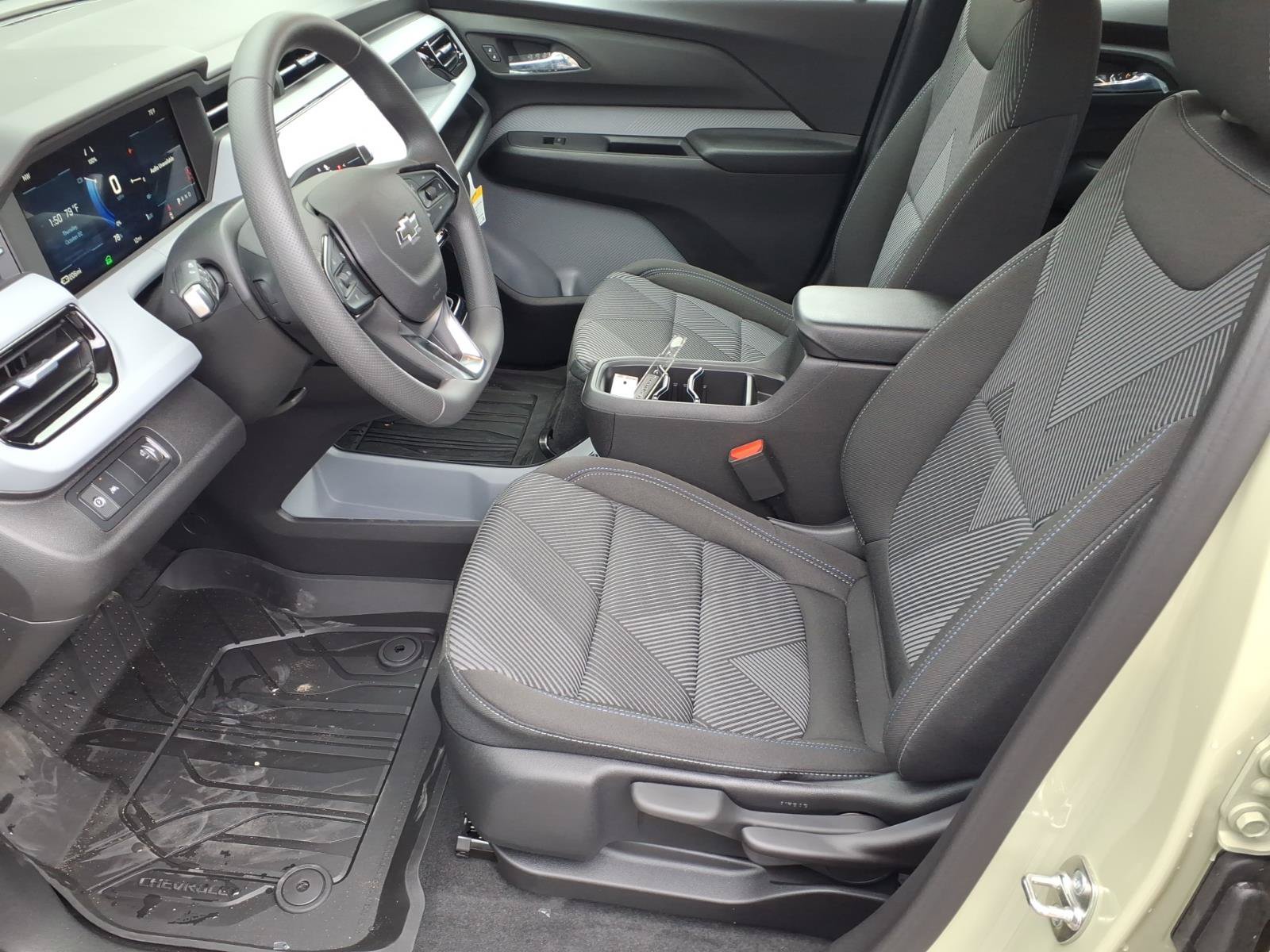 2027 Chevrolet Bolt LT - Photo 10