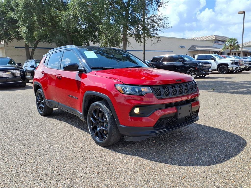 2023 Jeep Compass Altitude photo 3