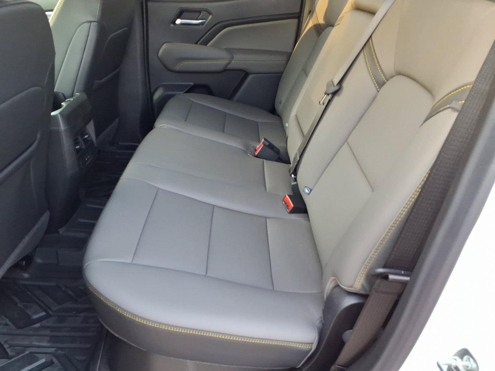 2026 Chevrolet Colorado ZR2 - Photo 18