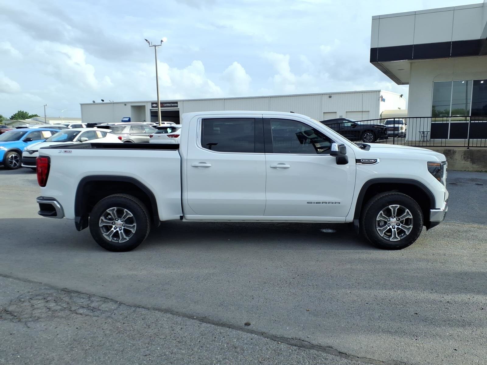 2026 GMC Sierra 1500 SLE - Photo 9