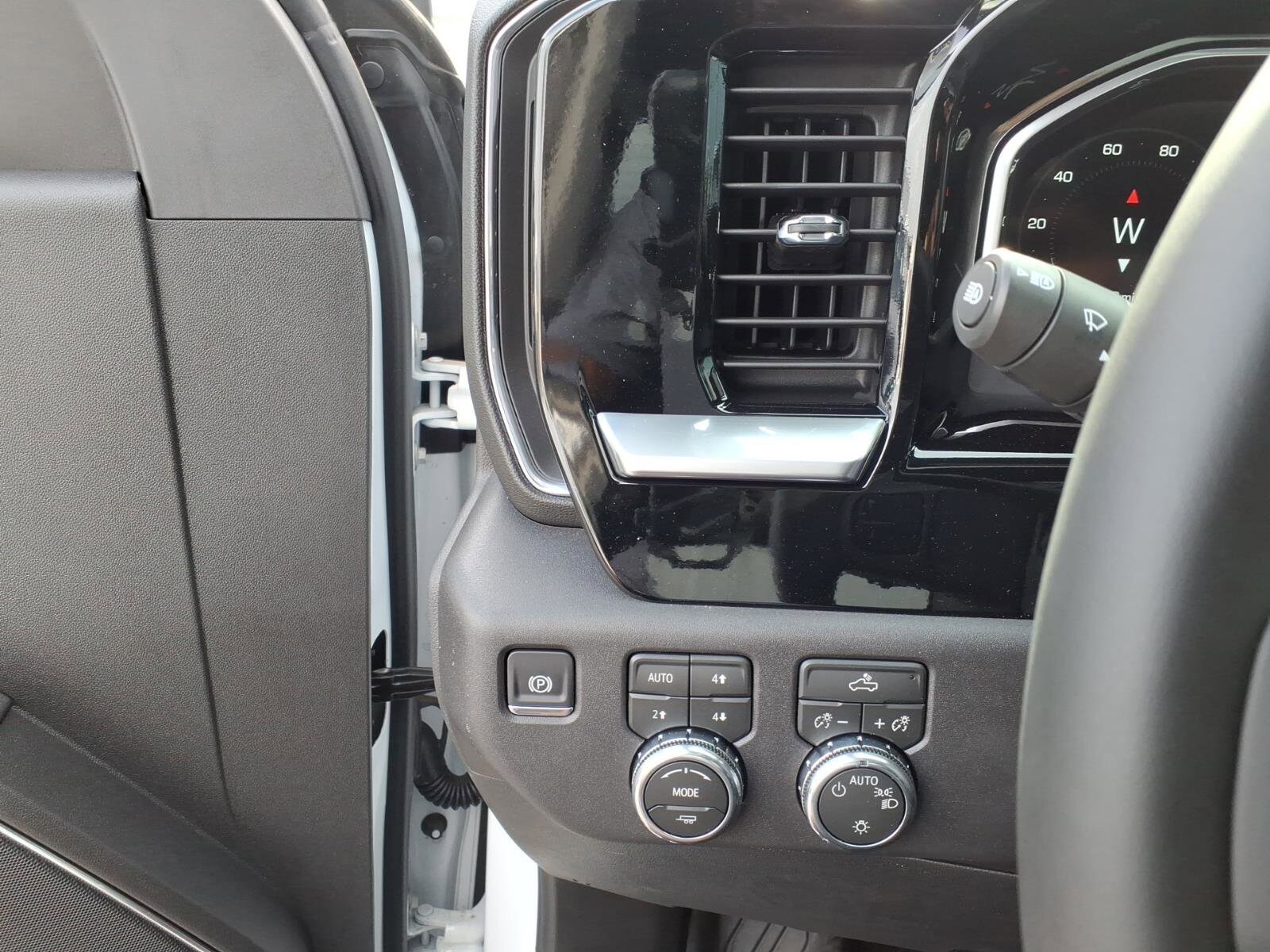2026 GMC Sierra 1500 SLE - Photo 17