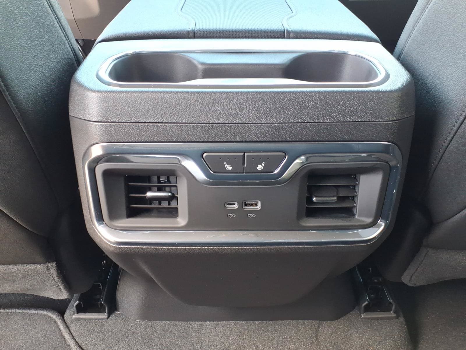 2026 GMC Sierra 1500 SLT - Photo 15