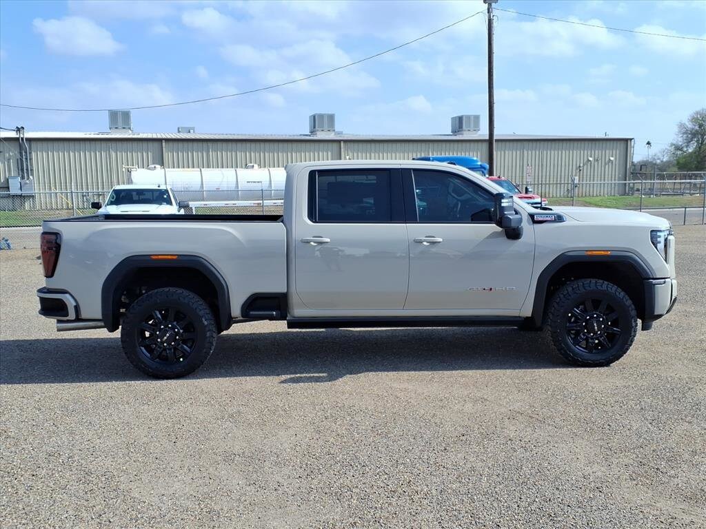 2026 GMC Sierra 2500HD AT4 - Photo 9