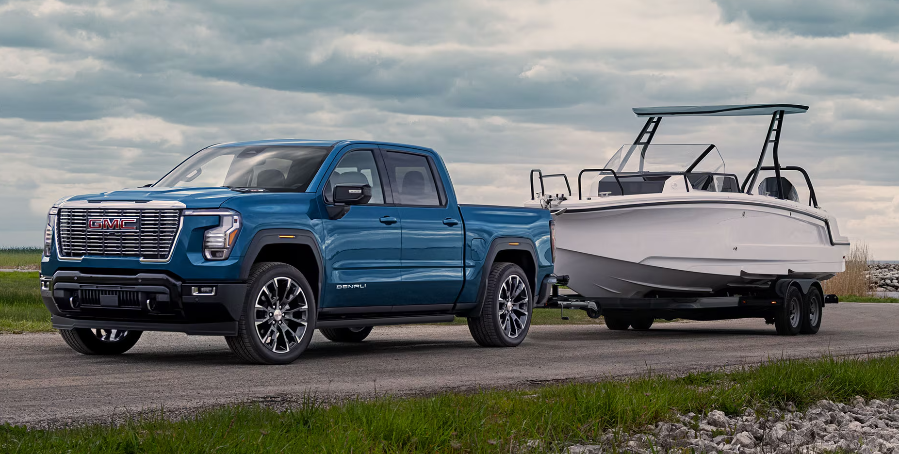 2027 GMC Sierra 1500 Denali towing Boat