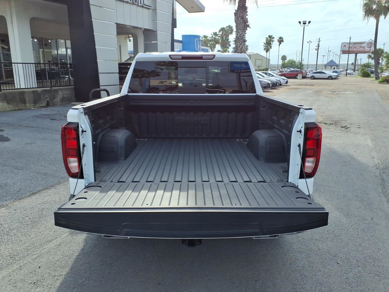 2026 GMC Sierra 1500 SLE - Photo 11