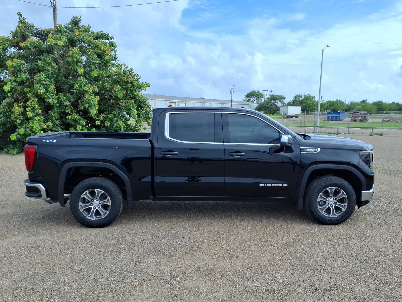 2026 GMC Sierra 1500 SLE - Photo 9