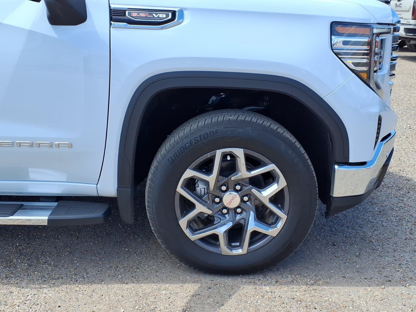 2026 GMC Sierra 1500 SLT - Photo 10