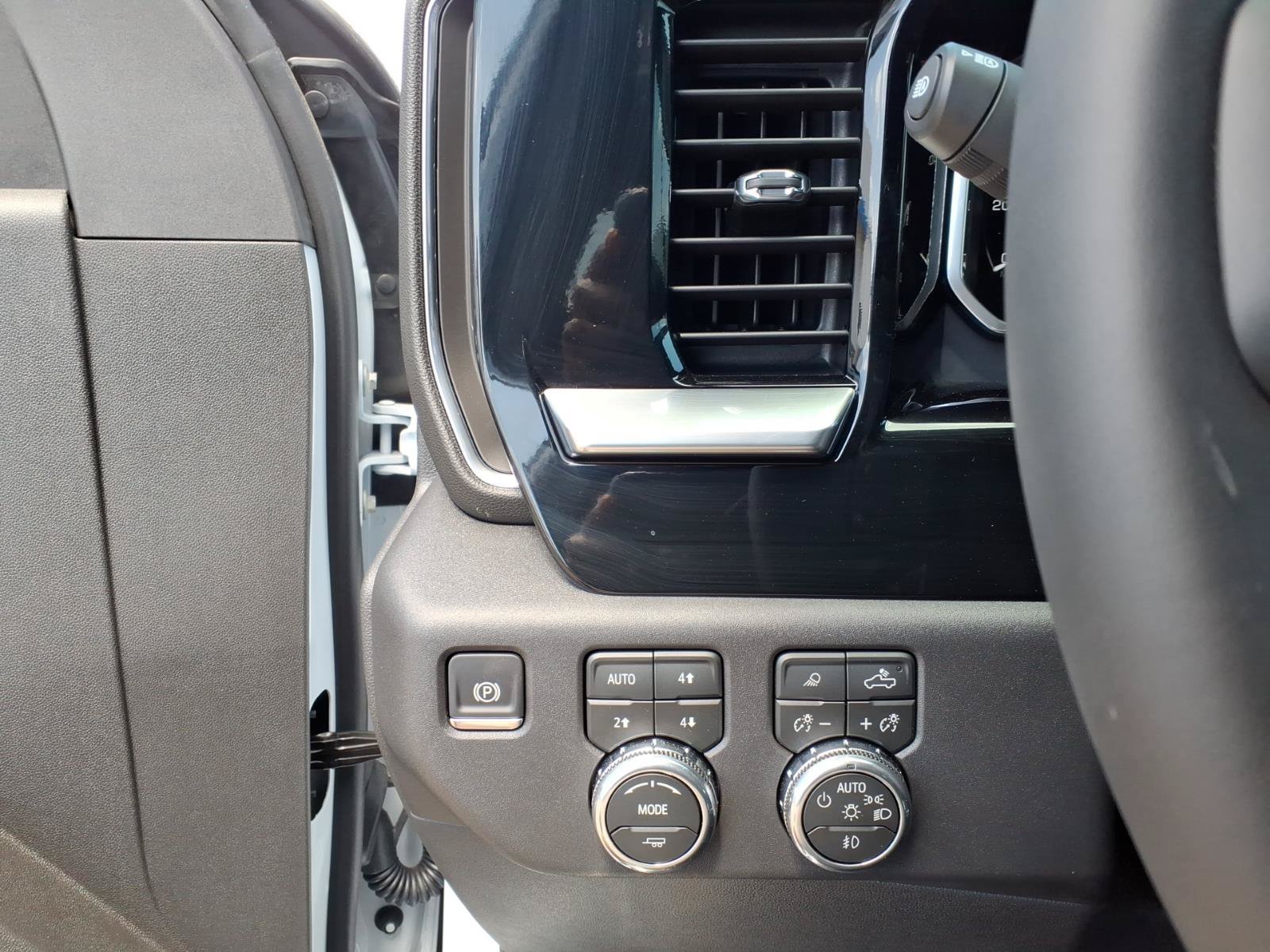 2026 GMC Sierra 1500 SLT - Photo 17