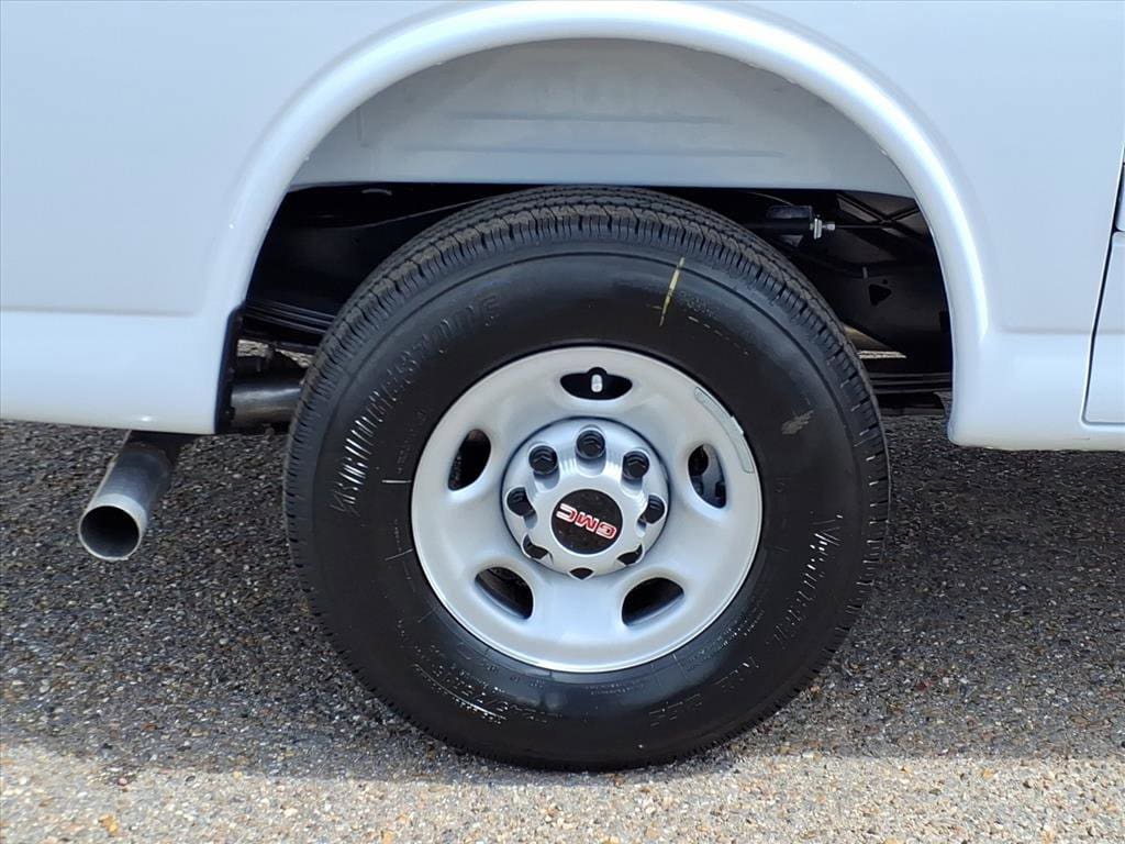2025 GMC Savana Cargo Work Van - Photo 10