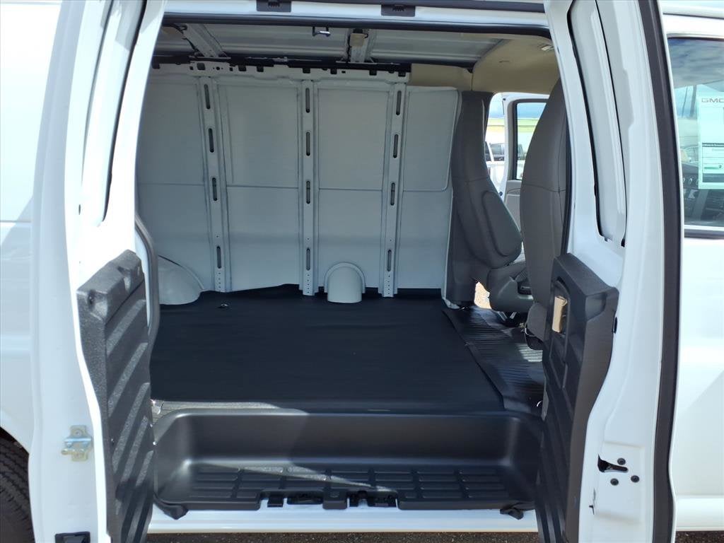2025 GMC Savana Cargo Work Van - Photo 13
