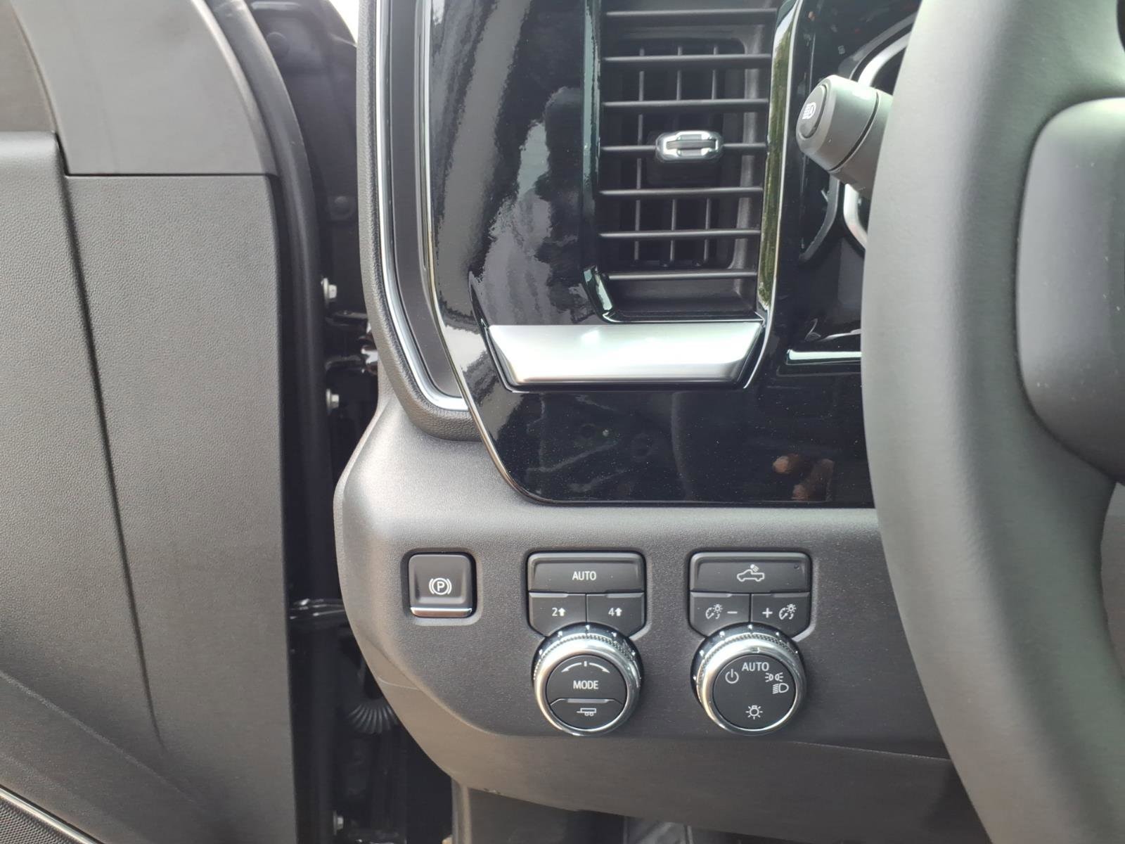 2026 GMC Sierra 1500 SLE - Photo 17