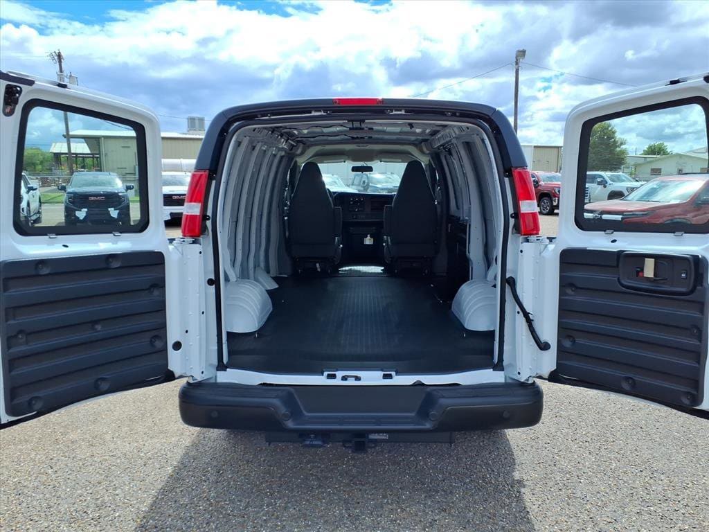 2025 GMC Savana Cargo Work Van - Photo 11