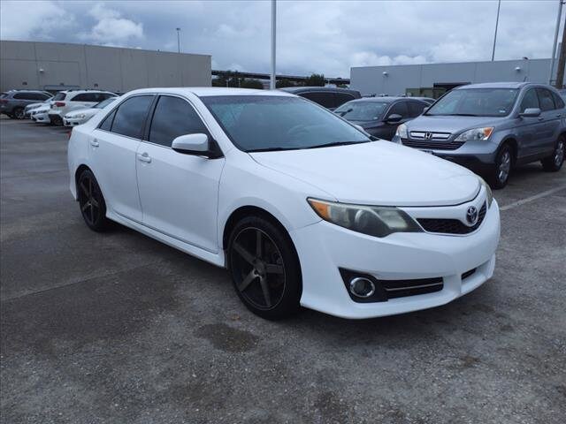 Used 2014 Toyota Camry SE with VIN 4T1BF1FK7EU760363 for sale in Houston, TX